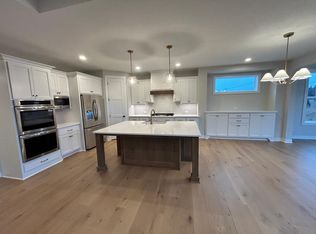 4048 Arbor Dr, Woodbury, MN 55129
