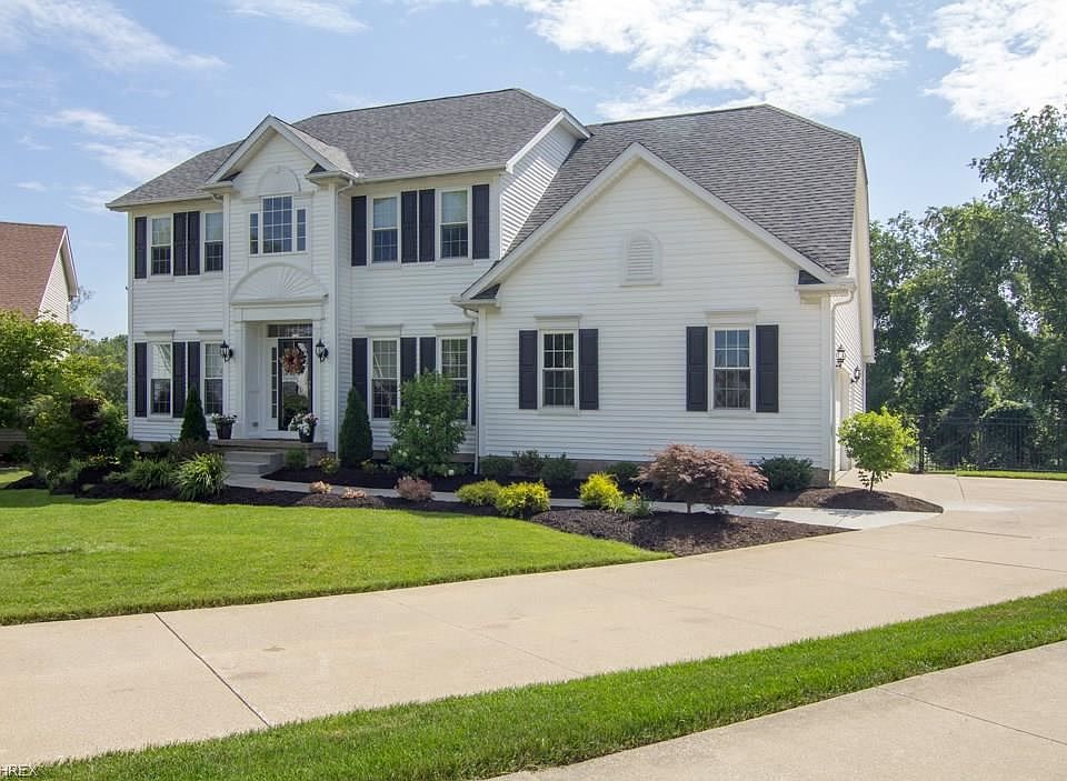 1st image of 3065 Woodcrest Dr