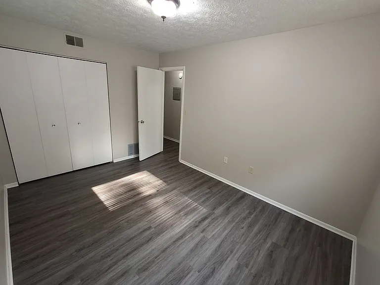 310 E Market St #10 — Photo 13