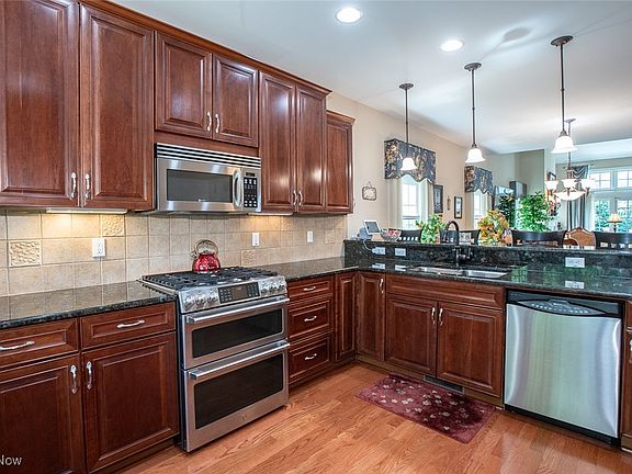 5th image of 23 Somerset Dr