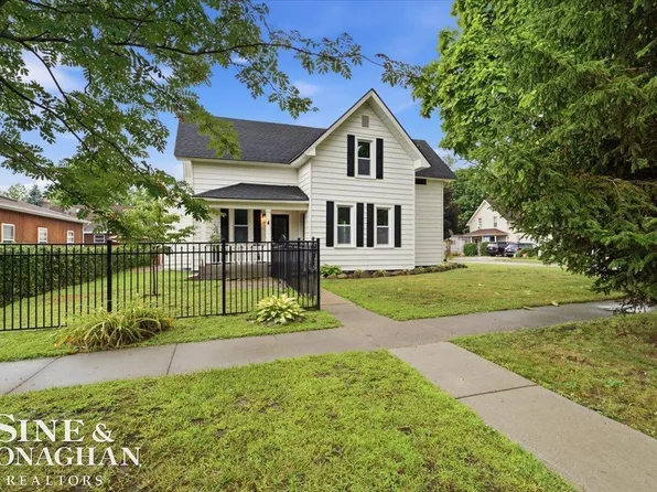1015 Cass St, Saint Clair, MI 48079