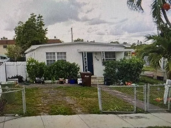 528 E 10th St, Hialeah, FL 33010
