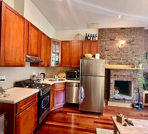 2nd image of 863 Carroll St APT 2A