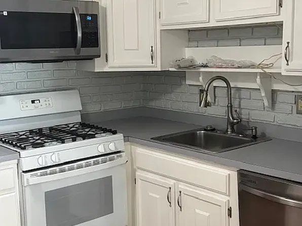 7 Karen Cir APT 2, Billerica, MA 01821