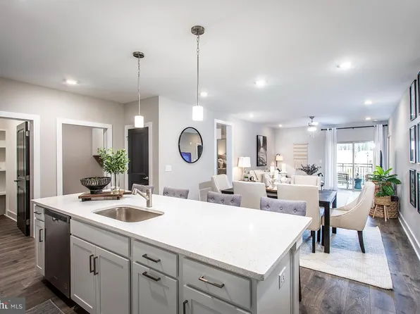 13210 Petrel St #3408, Clarksburg, MD 20871