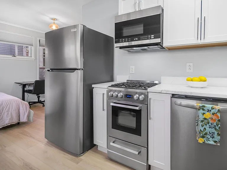 104 Harvard Pl — Photo 185