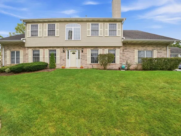 1406 Laurel Oaks Dr, Streamwood, IL 60107