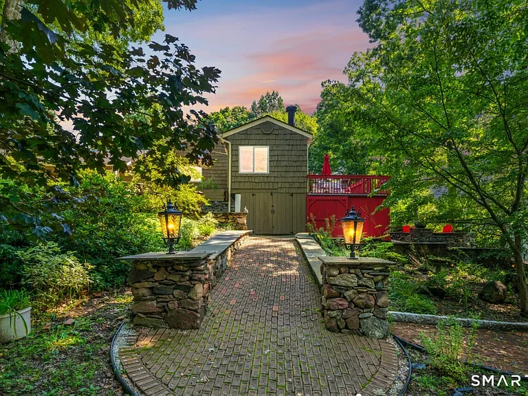 92 Kenmore Rd — Photo 26