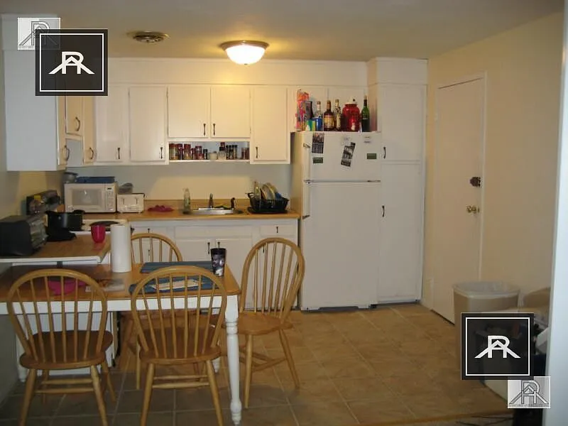 2 bed, 1.0 bath, $3,625 — Photo 3