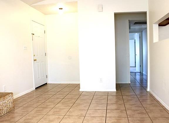 4th image of 1004 Fieldwood Dr #B