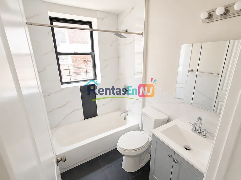 383-385 Avon Ave #2M — Photo 2