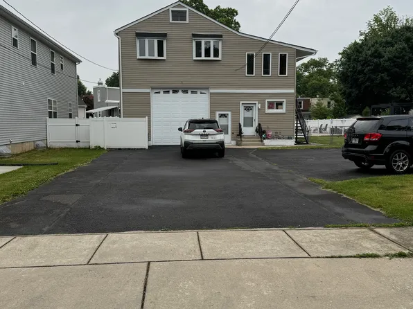 275 Hayes St Floor 2, Bristol, PA 19007