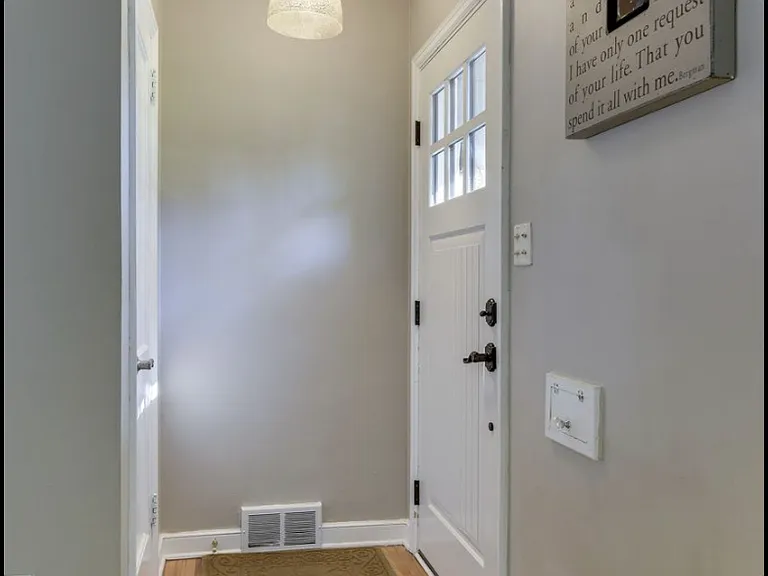 5028 Bedford Ave — Photo 4