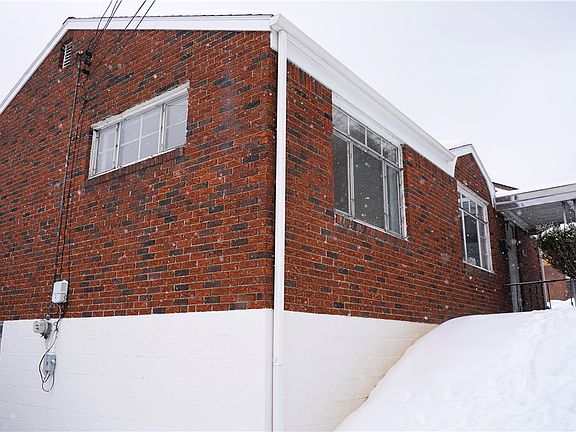 3rd image of 3209 Jeffrey Dr