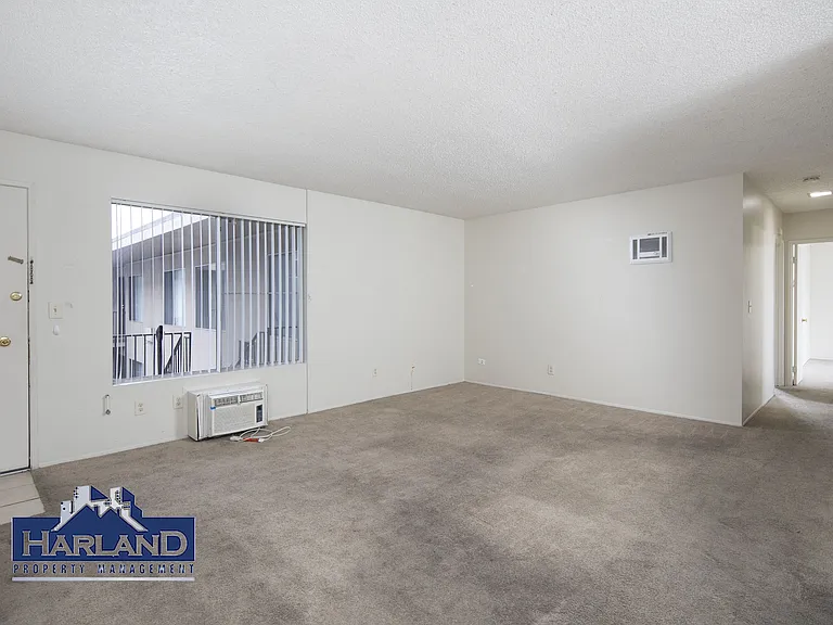4304 51st St #9 — Photo 3