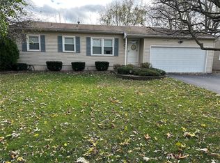 11 Courtright Ln, Rochester, NY 14624