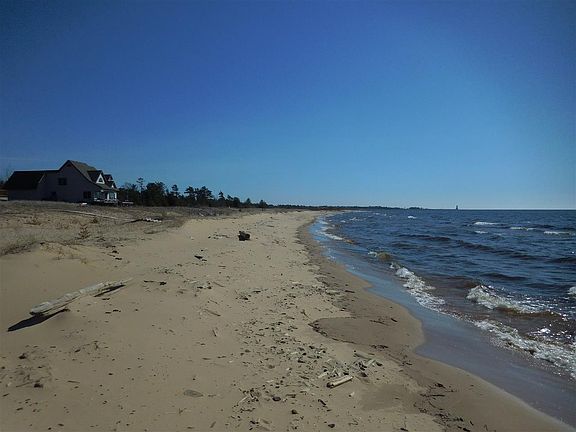 2nd image of 1253 W Lakeshore Dr