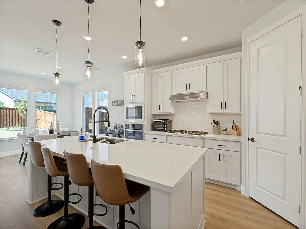 4 bed, 2735 sqft, $3,350 — Photo 3