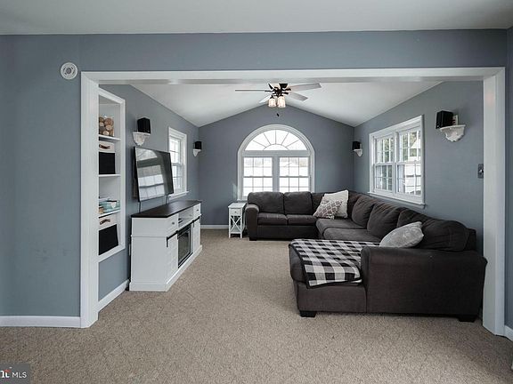 5th image of 34 Carriage Cir