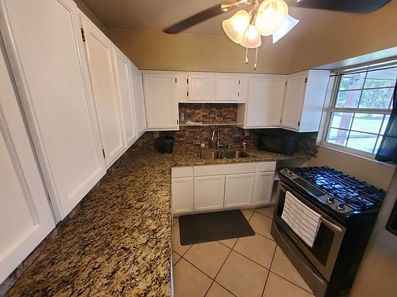 4th image of 2118 Gardenia Cir E