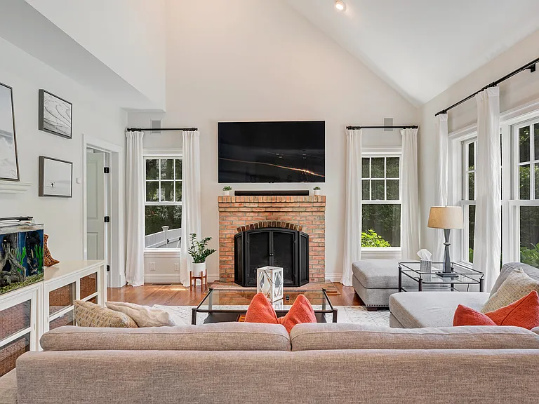 15 Cedar Ct — Photo 4