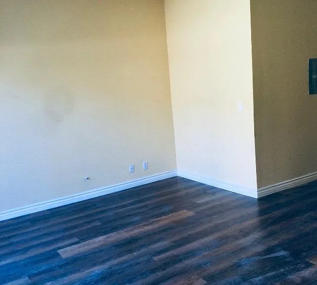 2nd bedroom (new floors)