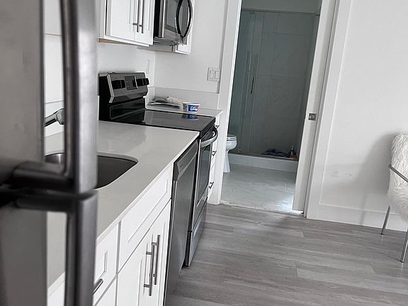 5th image of 940 Michigan Ave #12