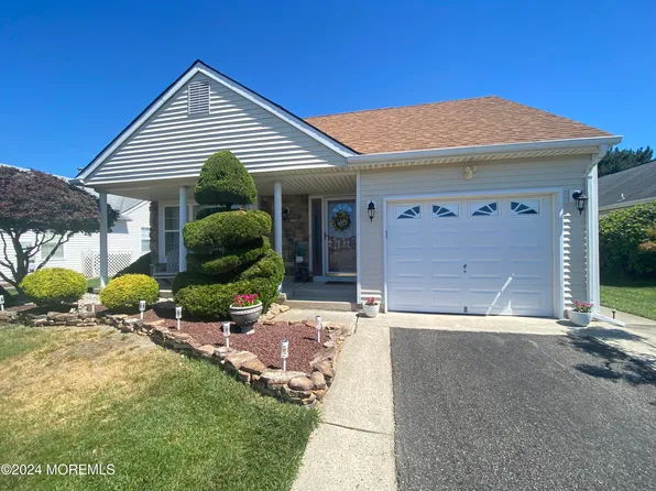 88 Portsmouth Drive, Toms River, NJ 08757