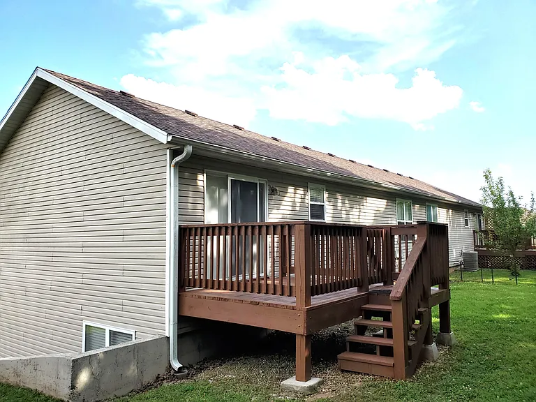 Rear Deck with Gate & Stairs