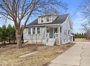 9612 W Schlinger Ave, Milwaukee, WI 53214