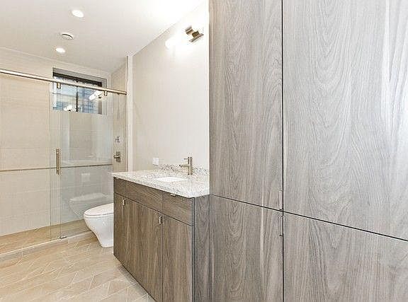 4th image of 1725 N Hudson Ave #G