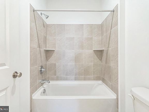 3rd image of 125 Ashford Dr