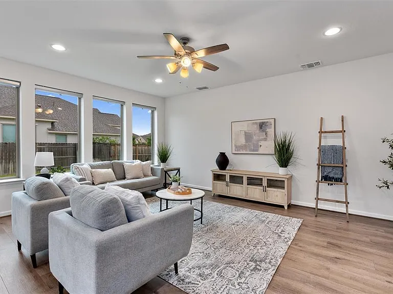2437 Burberry Ln — Photo 6
