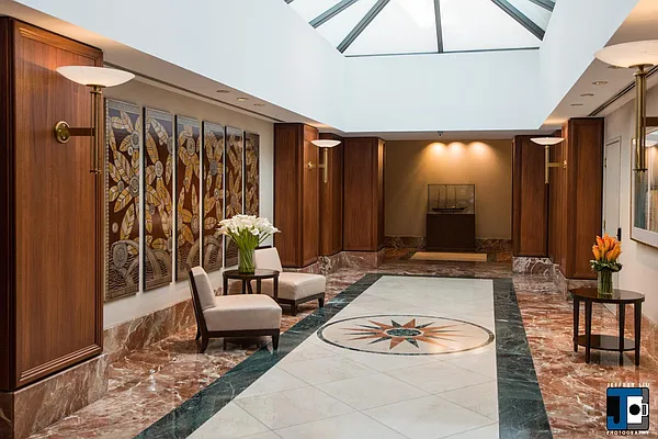 Sold by R New York | media 7