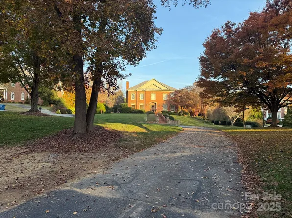 3630 8th Street Pl NW, Hickory, NC 28601