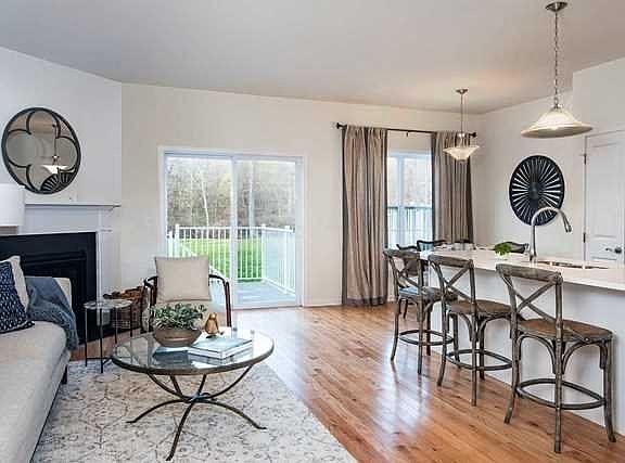 5th image of 276 Hudson View Ter