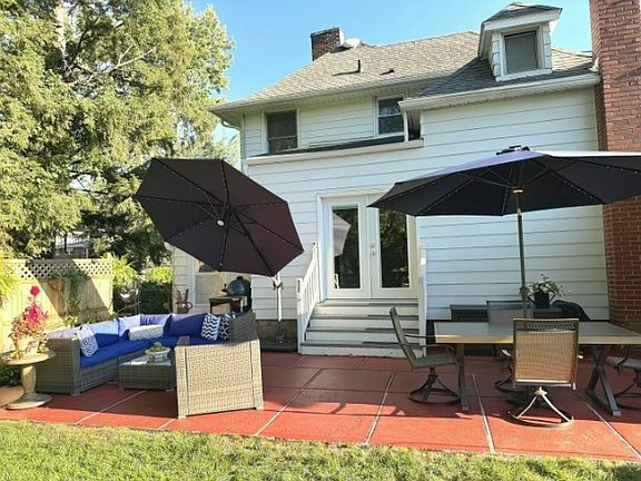 3rd image of 1026 W Douglas St