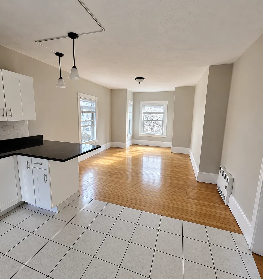 3 bed, 1.0 bath, 1000 sqft, $3,000 — Photo 1