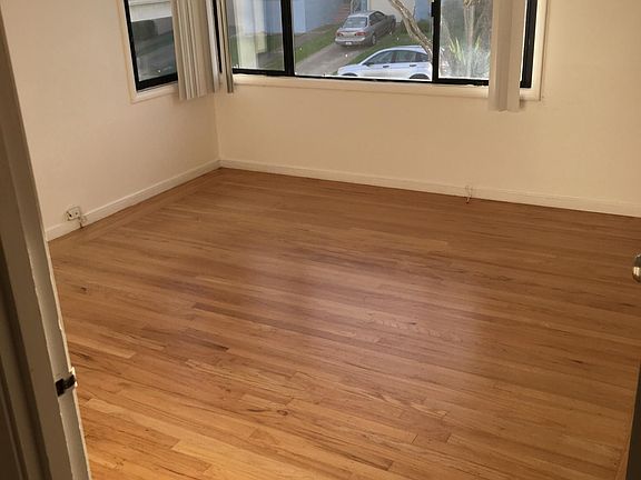 5th image of 36 Westmont Dr