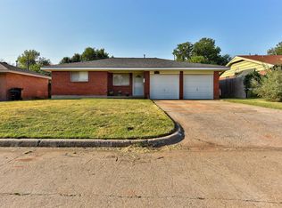 824 NW 9th St, Moore, OK 73160