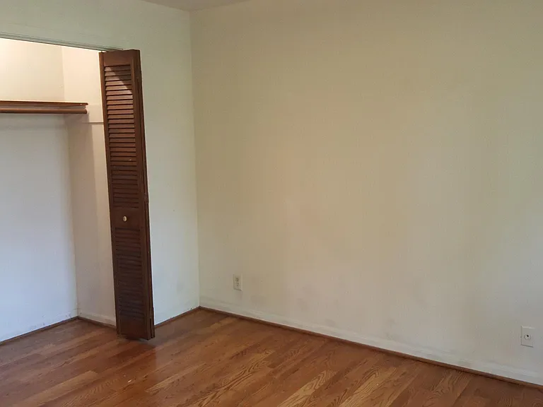 1032 Williamsburg Ct — Photo 17