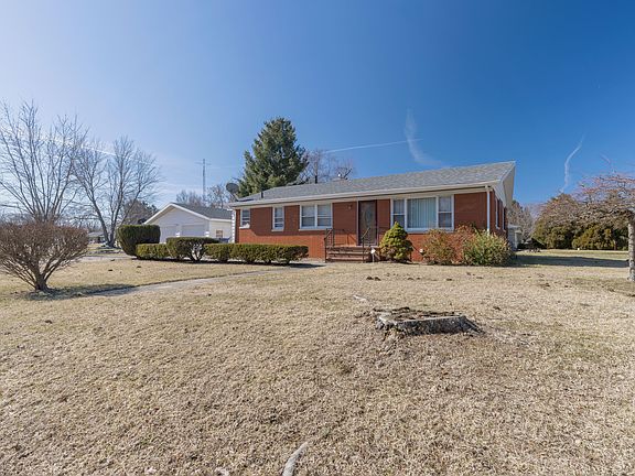 2nd image of 1712 W Ogden Cir