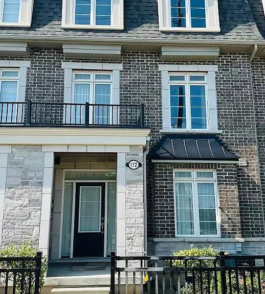 172 Elgin Mills Rd W — Photo 2