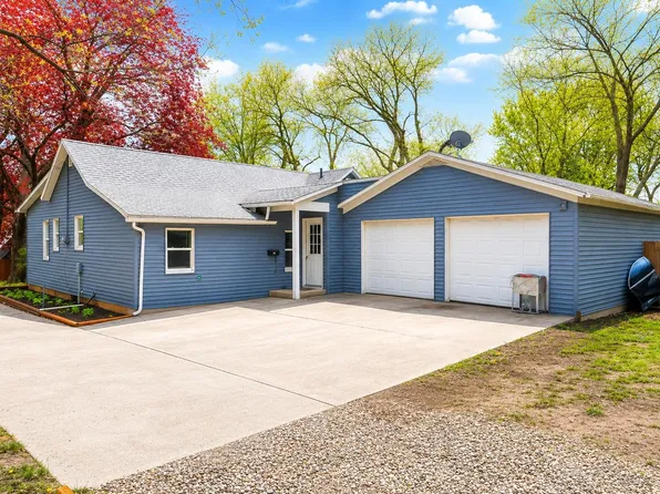 1108 Fargo Ave, Spirit Lake, IA 51360