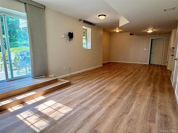 3rd image of 39 Waterview Dr