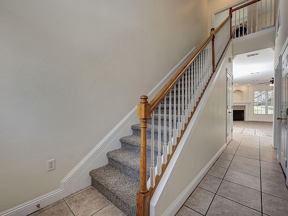 5th image of 134 Big Oaks Ln