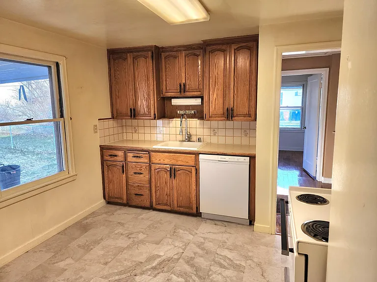 2212 W Everett Ave — Photo 8