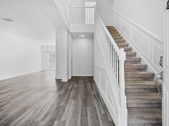 5th image of 804 NW Waterlily Place