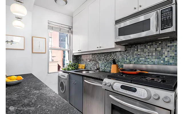 Sold by Douglas Elliman | media 18