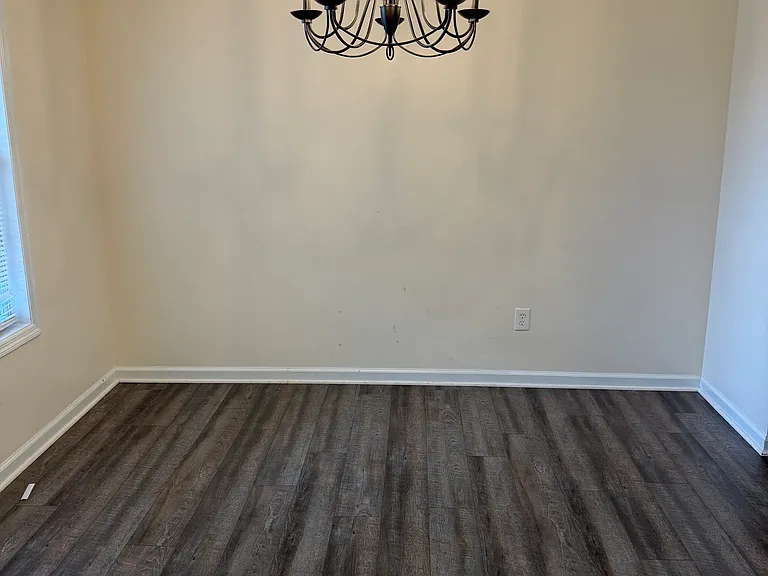 1414 E Market St — Photo 5